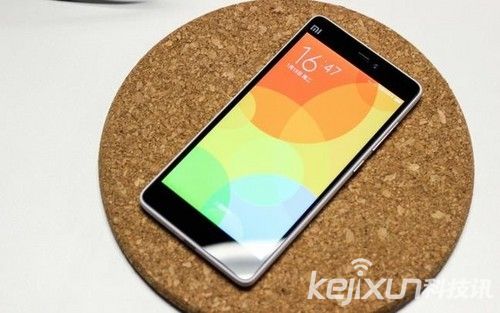 小米4國(guó)際版4i正式發(fā)布 售價(jià)約為1272元