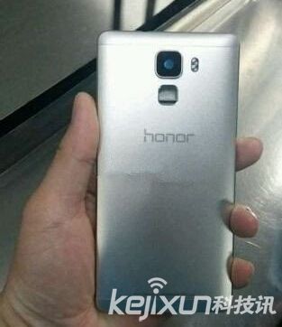 華為榮耀7真機(jī)諜照曝光 或采用指紋識(shí)別技術(shù)