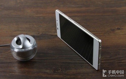 造型別致的均衡之作_努比亞Z9第2張圖