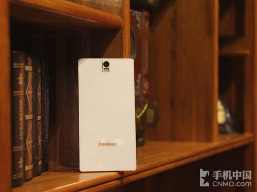 金屬邊框+雙面玻璃_努比亞Z9第2張圖