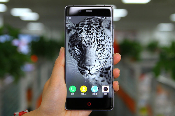 向單反看齊 配備光學防抖技術手機精選