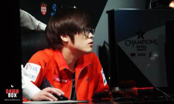 LOLFaker虐泉敗人品SKT慘?。航讨袊鴳痍犎绾乌A韓國隊