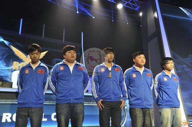 LOL選手UZI要被OMG捆綁3年!最美好的電競生涯或?qū)⒗速M