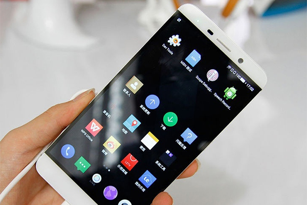 國貨手機(jī)占據(jù)四席 上半年旗艦機(jī)型盤點(diǎn)