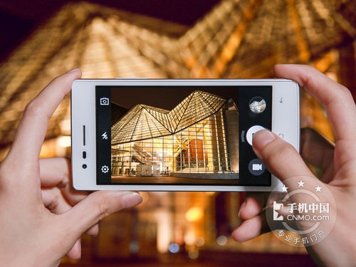 出彩的流光鏡面機身_華碩飛馬X002第1張圖