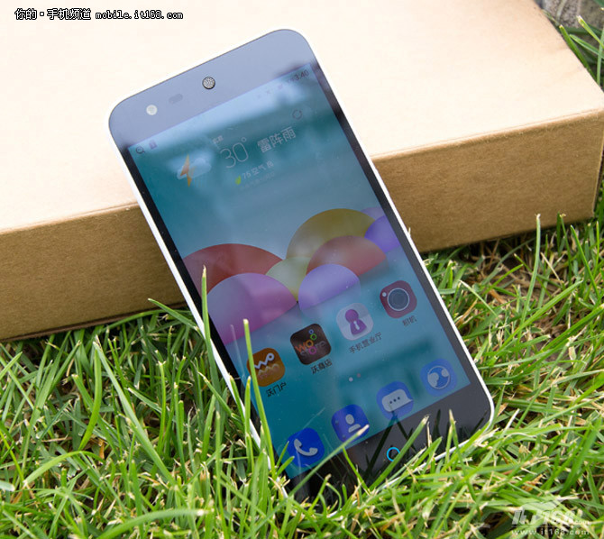 雙4G快拍分享 中興醉享手機現貨899元