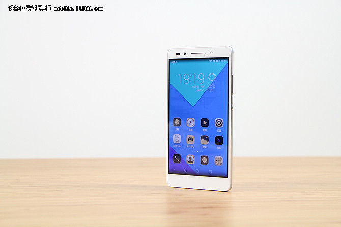 HTC M9暴降至2999元 本周超值手機匯總