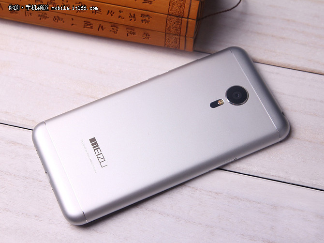 魅族MX5現(xiàn)貨限時特賣1899元 送原裝耳機(jī)