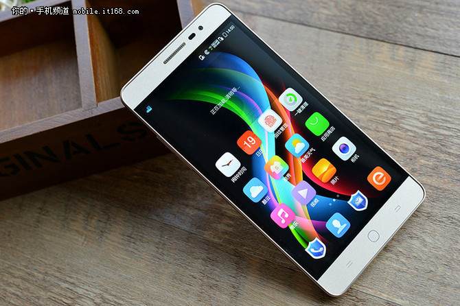 上市3月掉價(jià)700 酷派鋒尚Pro僅1078元