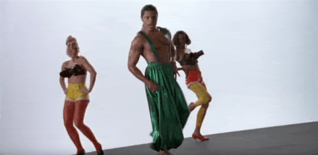 褲襠手榴彈弱爆了:男子褲襠藏PS4盜竊被抓