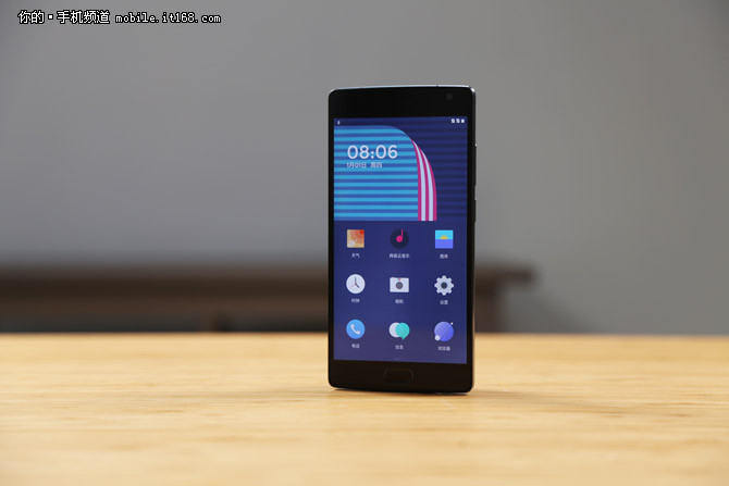 HTC One M9+是HTC在今年上半年針對大陸市場特別推出了旗艦機型，相比于M9，HTC One M9+加入了指紋識別功能，并且采用了更大尺寸的2K分辨率屏幕。同時也延續了HTC One M8經典的全金屬一體成型機身以及后置雙攝像頭。現在我們發現這款上市價格高達4999元的手機直降兩千五，在國美在線僅售2489元!有打算購入M9+的小伙伴一定要抓住這次機會哦!