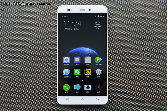 外觀:金屬機身質(zhì)感不錯