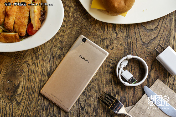 全網通大容量電池 OPPO R7S發布