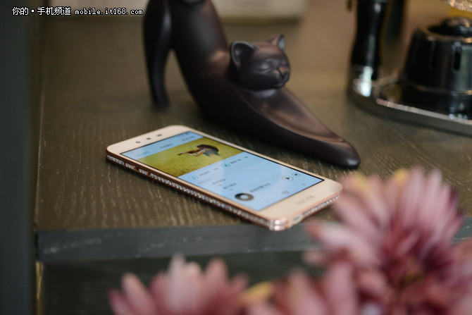 女神定制寶石加身 糖果SUGAR 2C開(kāi)賣(mài)