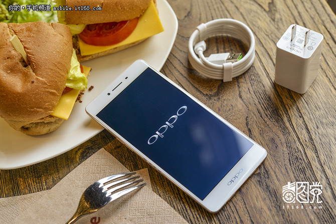 全網通大容量電池 OPPO R7S發布