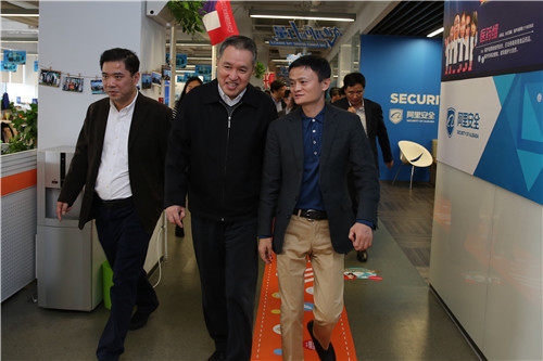 京東咋看？工商總局局長到訪阿里 祝雙11成功