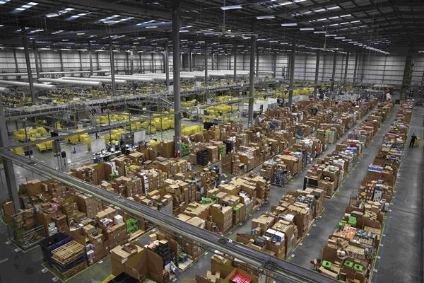 海外版“雙11”來了！亞馬遜倉庫太壯觀