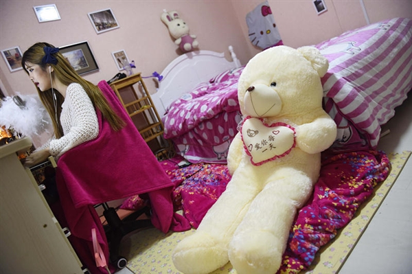 探訪美女主播“生產線” 每月營收超50萬