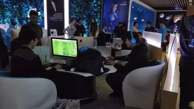 王思聰的高級網吧：清一色蘋果機