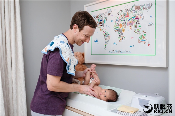 扎克伯格“第一次為女兒換尿布”：190萬網友點贊