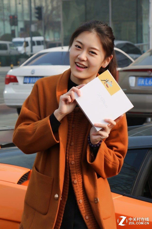 夠快！蘭博基尼載美女送vivo X6Plus  