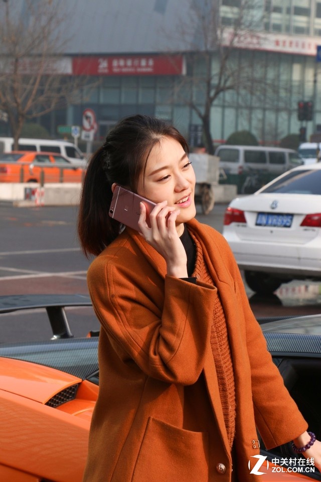 夠快！蘭博基尼載美女送vivo X6Plus  