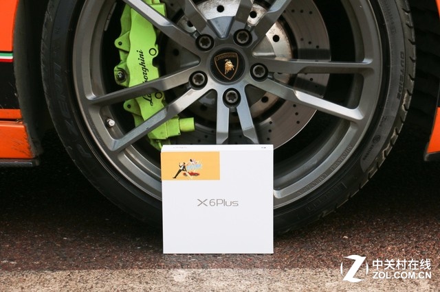 夠快！蘭博基尼載美女送vivo X6Plus  