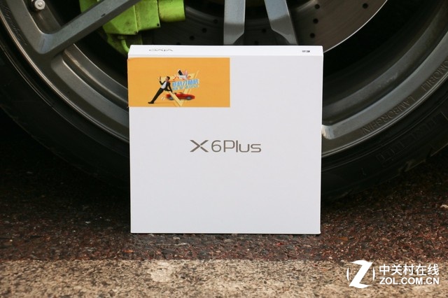 夠快！蘭博基尼載美女送vivo X6Plus  