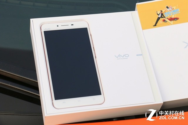 夠快！蘭博基尼載美女送vivo X6Plus  