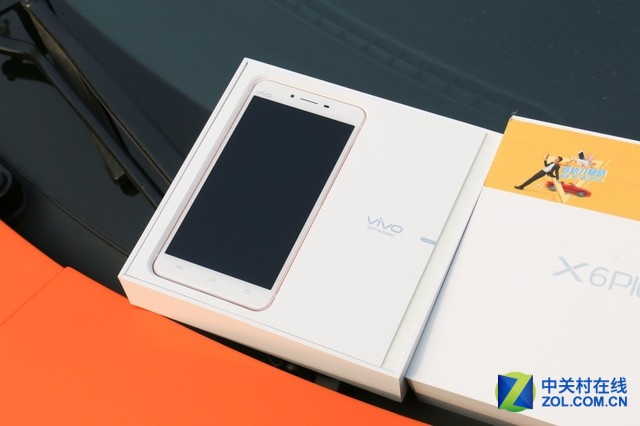 夠快！蘭博基尼載美女送vivo X6Plus  