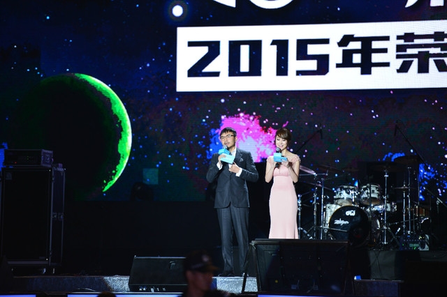 榮耀2周年慶典演唱會(huì) 李宇春嗨爆全場(chǎng)