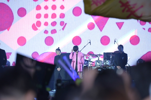 榮耀2周年慶典演唱會(huì) 李宇春嗨爆全場(chǎng)