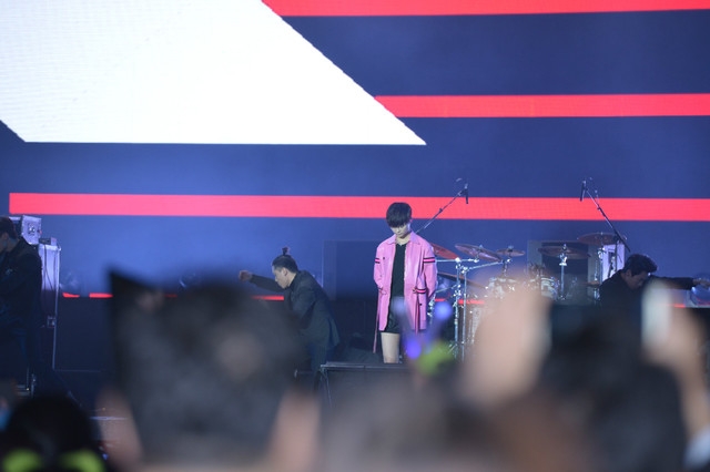 榮耀2周年慶典演唱會(huì) 李宇春嗨爆全場(chǎng)