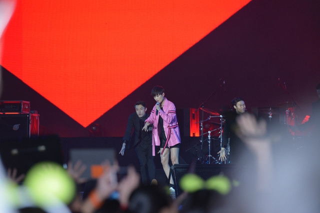 榮耀2周年慶典演唱會(huì) 李宇春嗨爆全場(chǎng)