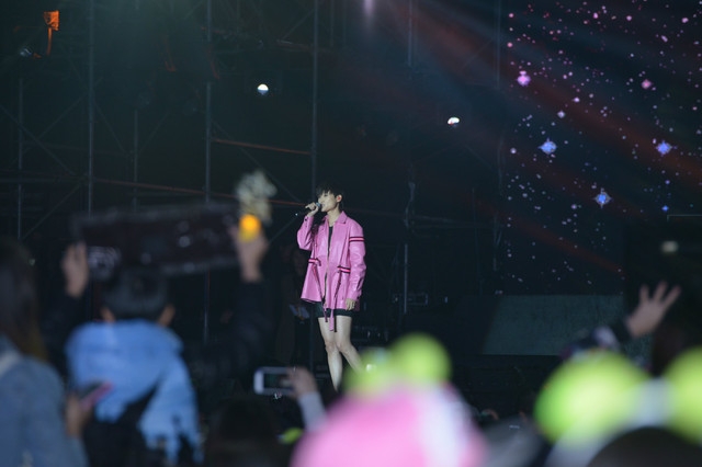 榮耀2周年慶典演唱會(huì) 李宇春嗨爆全場(chǎng)