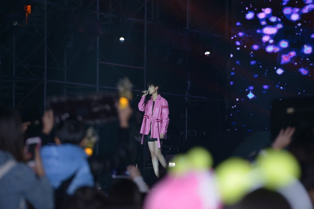 榮耀2周年慶典演唱會(huì) 李宇春嗨爆全場(chǎng)