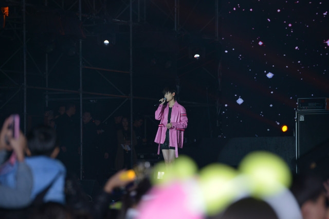 榮耀2周年慶典演唱會(huì) 李宇春嗨爆全場(chǎng)