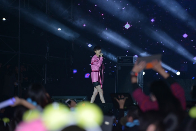 榮耀2周年慶典演唱會(huì) 李宇春嗨爆全場(chǎng)