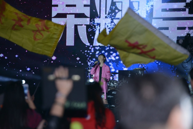 榮耀2周年慶典演唱會(huì) 李宇春嗨爆全場(chǎng)