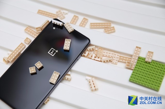 12.10開售 一加手機X暗夜黑版唯美圖賞