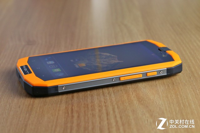 水土不“服” AGM A1三防旅行手機(jī)評(píng)測 