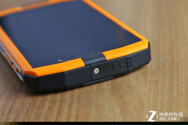 水土不“服” AGM A1三防旅行手機(jī)評(píng)測 