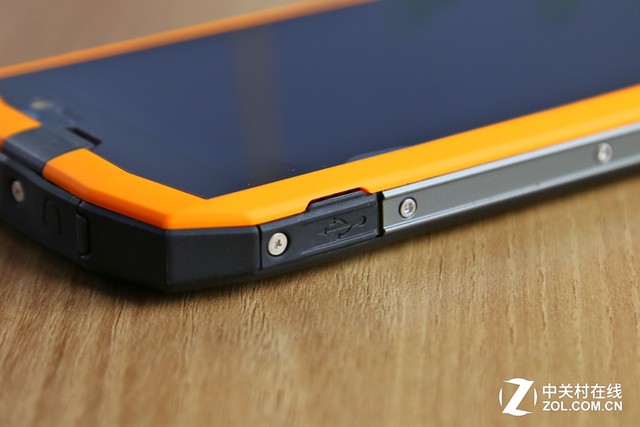 水土不“服” AGM A1三防旅行手機(jī)評(píng)測 