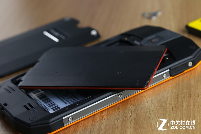 水土不“服” AGM A1三防旅行手機(jī)評(píng)測 