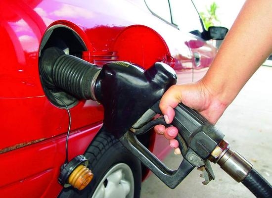 霧霾嚴(yán)重 油價不降：發(fā)改委你贏了！