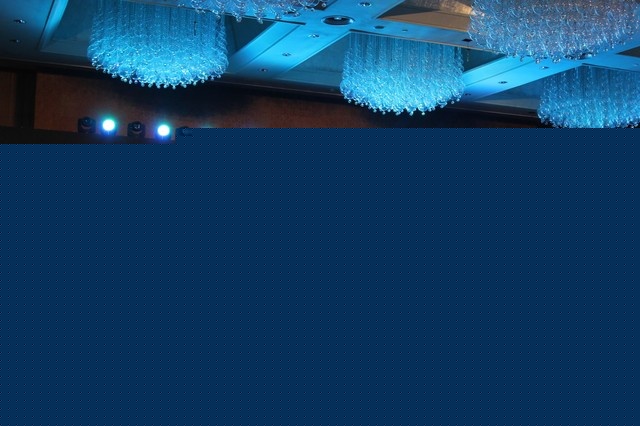 華碩鷹眼主要考慮到拍照用戶的需求,將3倍光學(xué)變焦與相機般的手感、PC級的性能合而為一。