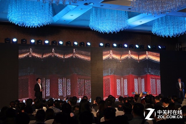 數碼變焦(左)細節放大對比華碩鷹眼光學變焦