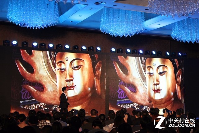 數碼變焦(左)對比華碩鷹眼光學變焦