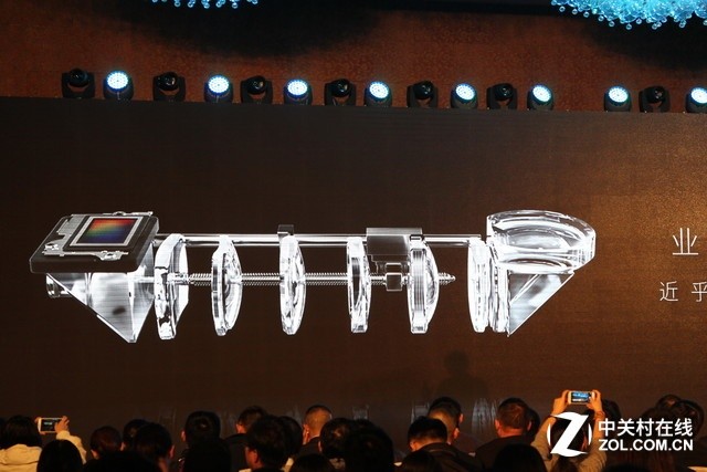 3倍光學(xué)變焦拍照神器 華碩鷹眼手機(jī)發(fā)布