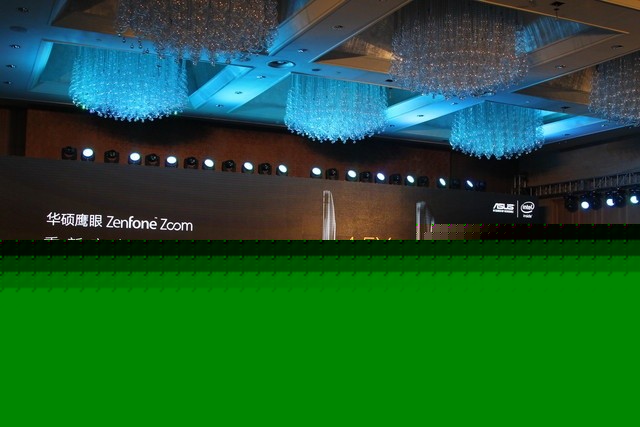 3倍光學(xué)變焦拍照神器 華碩鷹眼手機(jī)發(fā)布